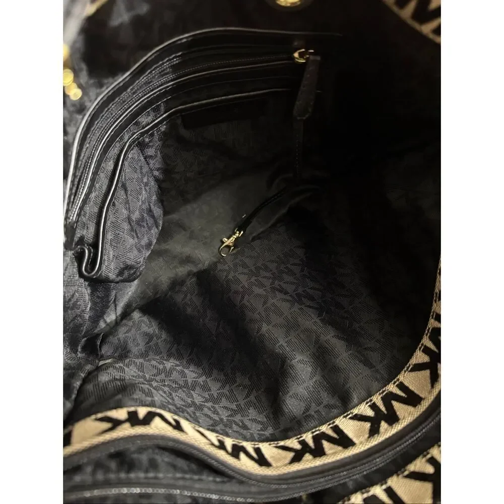Michael Kors large compartment